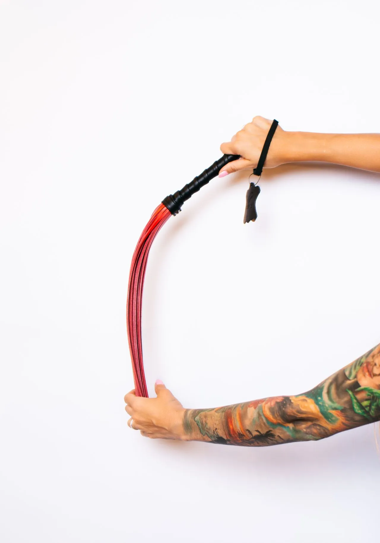 флоггер scandal из натуральной кожи (black&red) в 