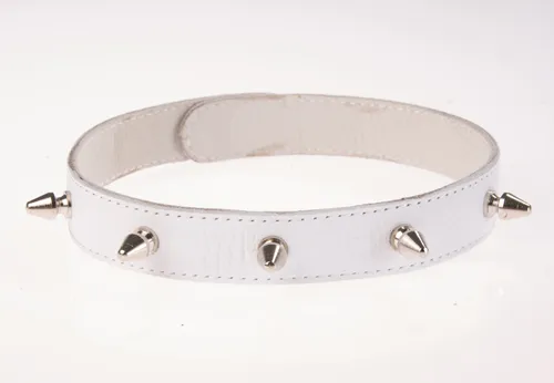 ошейник кожаный белый шириной 20мм с шипами длиной 12мм на кнопках  3102-3 в 