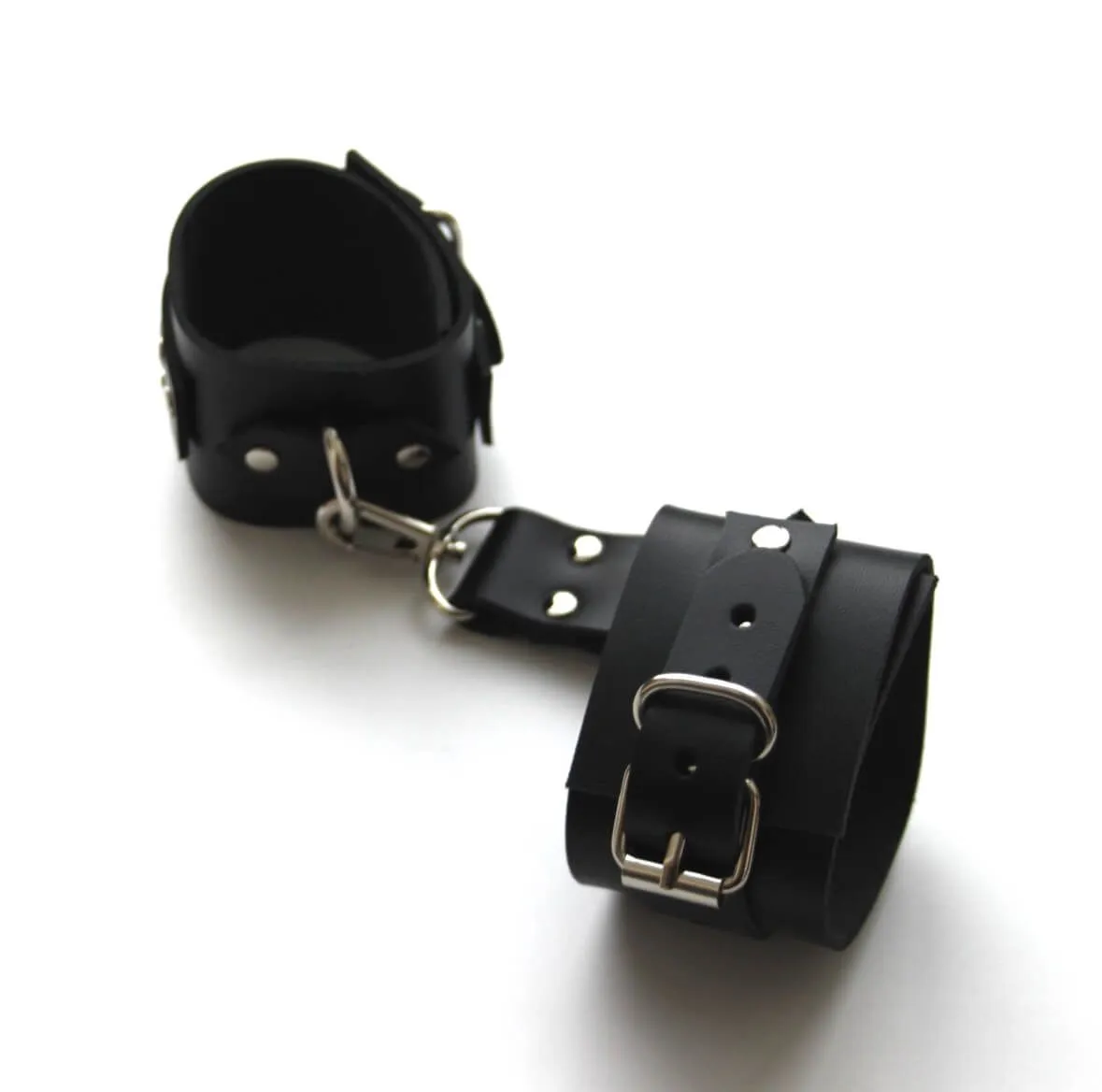 наручи декоративные кожаные pinkrabbit с карабином, черные в 