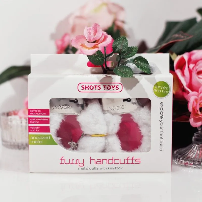 наручники декоративные с мехом shots beginner"s handcuffs furry, белые в 