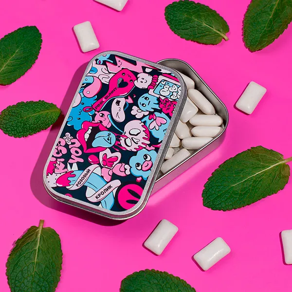 Жевательная резинка PinkRabbit с логотипом в жестяной баночке