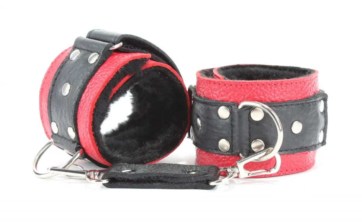 наручники  с мехом красно-чёрные 51009ars в 