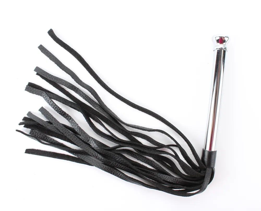 плетка черная с металлической ручкой 54015ars в 