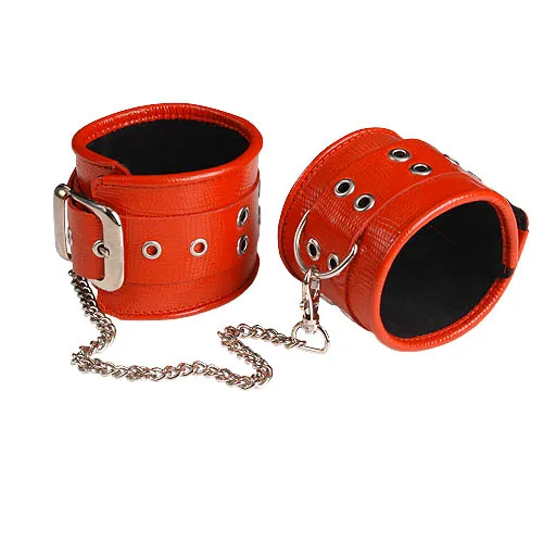 оковы кожаные красные с широким ремешком, соединенные цепочкой длиной 35см 3072-2 в 