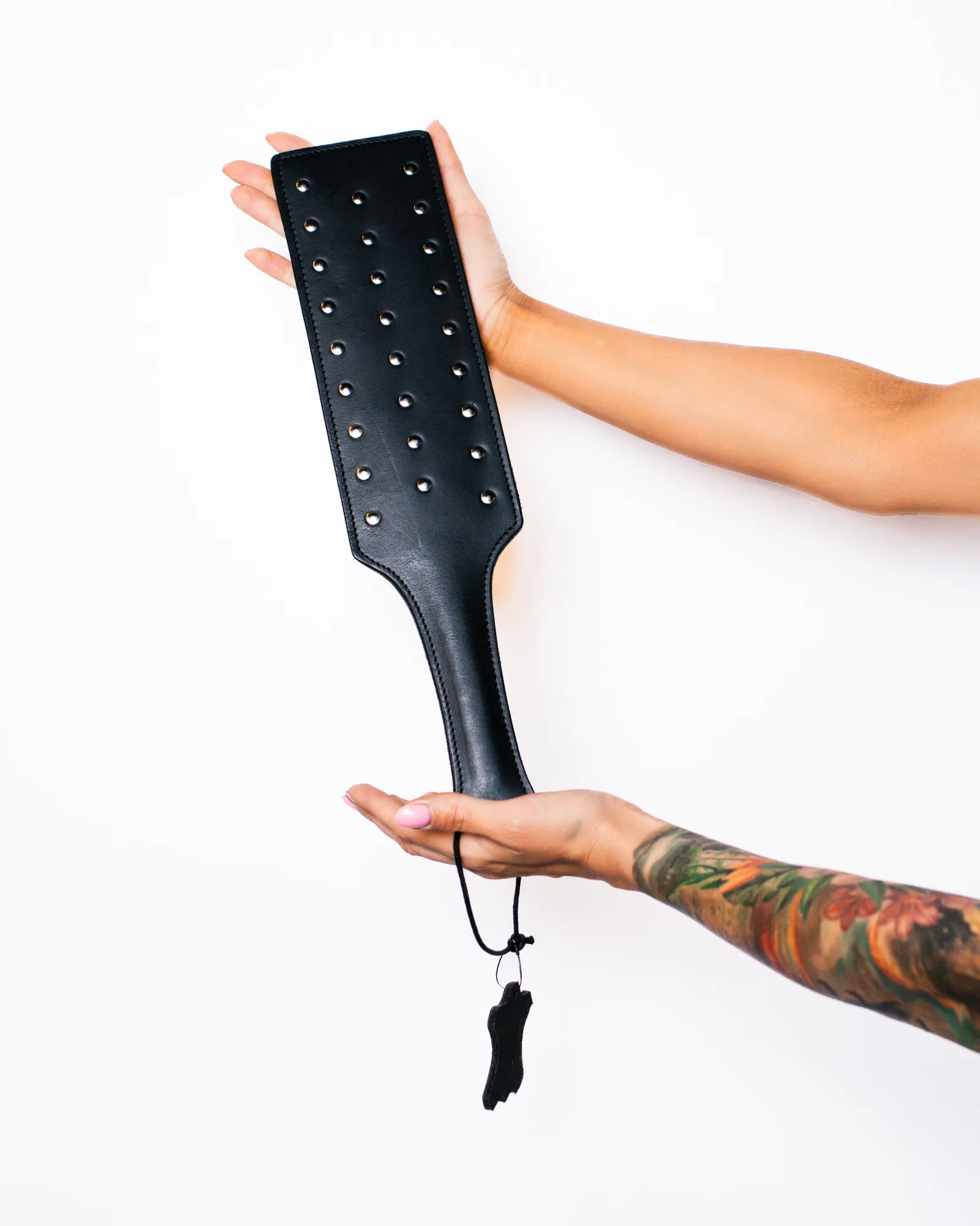 паддл (шлёпалка) scandal из натуральной кожи с клёпками (black) в 