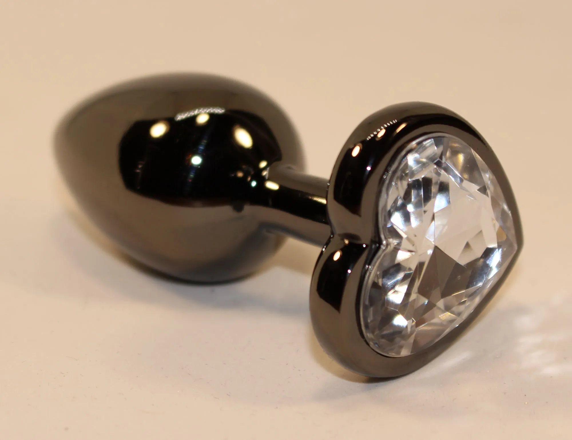 пробка анальная черная 8х3,5см с сердечком прозрачный страз 47447-4mm в 