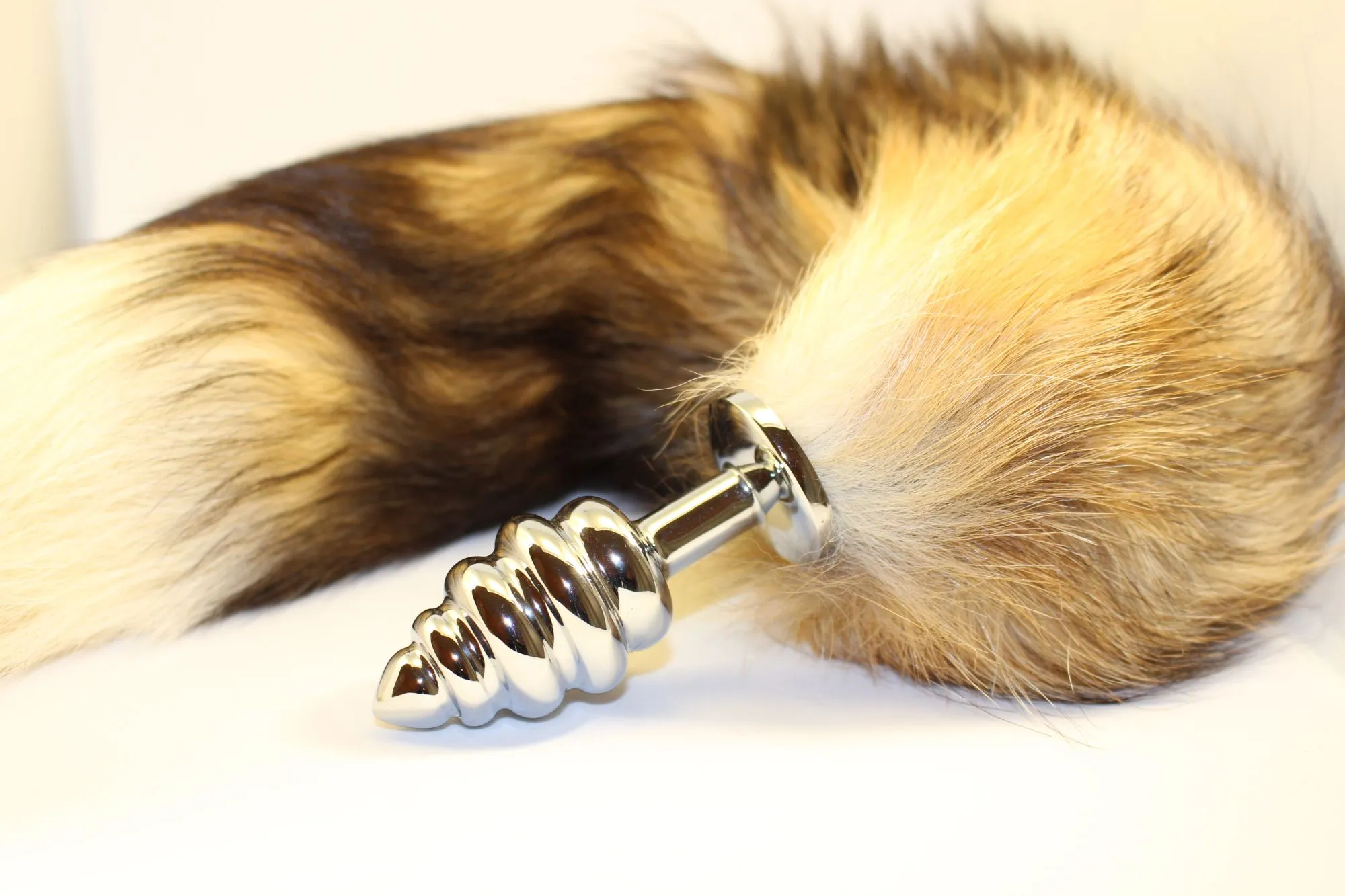 пробка металлическая с хвостом "королевская лиса" 47077-5mm в 